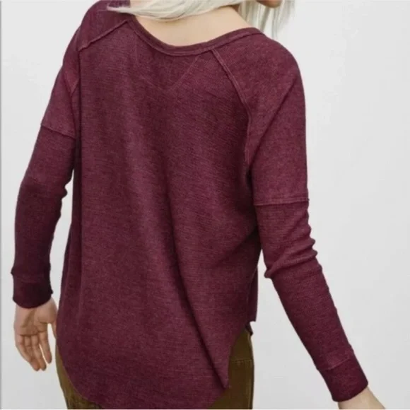 Aritzia TNA Alder Thermal Long Sleeve Waffle Knit Relaxed Fit Top Burgundy Small - Picture 2 of 16
